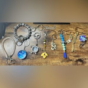 11 Womens Keychains (Used - Good Condition) 🗝️💕✨